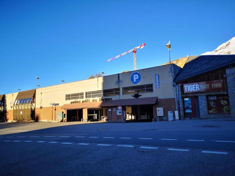 Апартаменты Au Pied Des Pistes Avec Parking Entierement Renove Huez Экстерьер фото