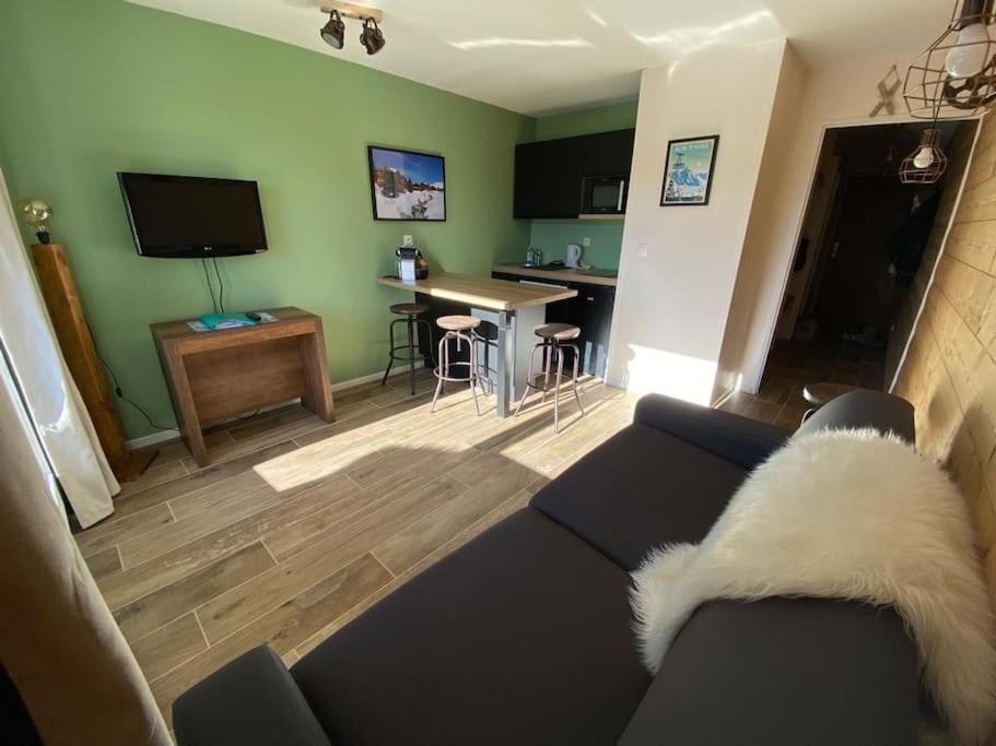 Апартаменты Au Pied Des Pistes Avec Parking Entierement Renove Huez Экстерьер фото